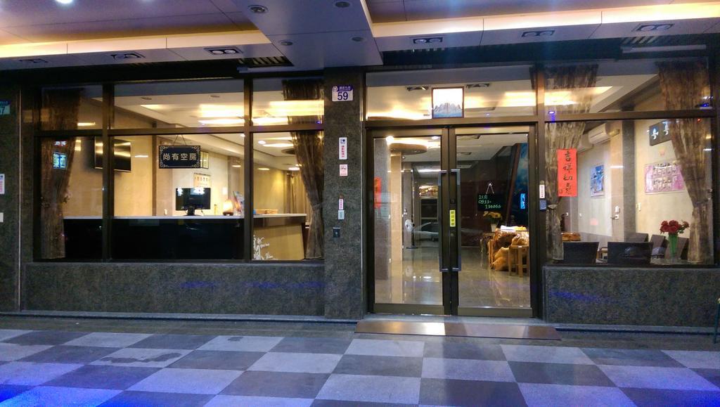 Xianfeng B&B เมืองฮวาเหลียน ภายนอก รูปภาพ